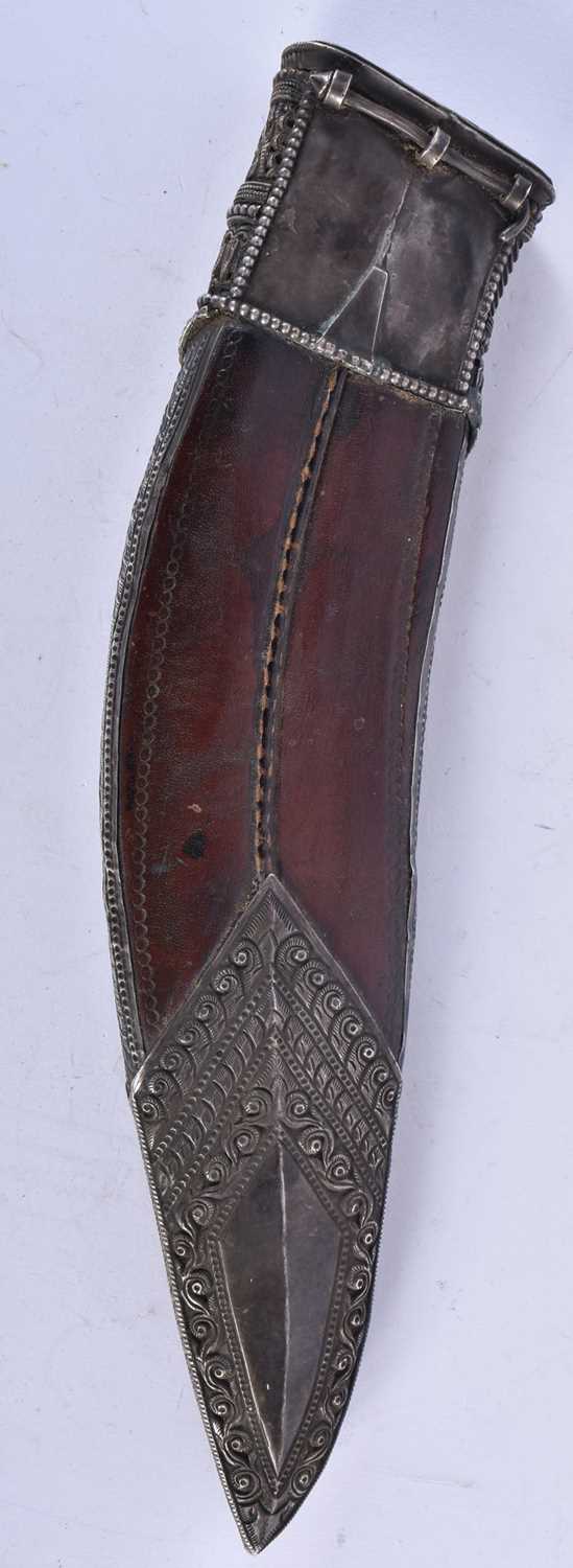 A 19TH CENTURY MIDDLE EASTERN INDIAN SILVER MOUNTED LEATHER CASED KNIFE. 35 cm long. - Image 7 of 7