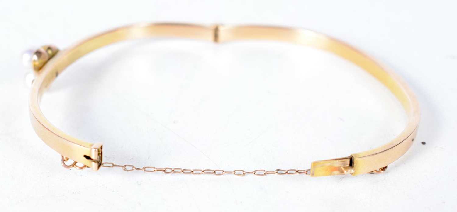 An Antique 15 Carat Gold Bangle set with 3 Pearls. Stamped 15CT, 4.8 cm x 5.7cm, weight 6.6g - Image 3 of 3