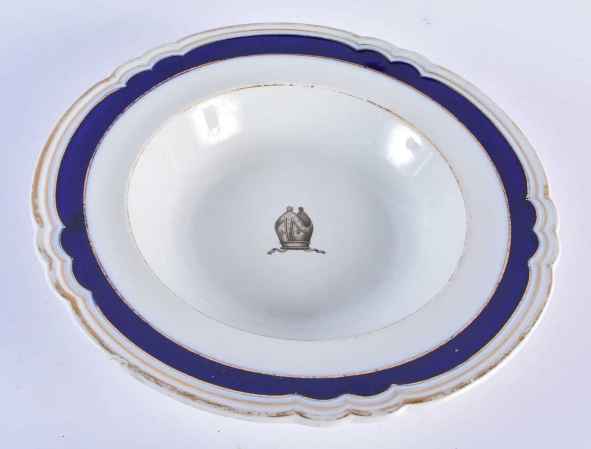 A COLLECTION OF 19TH CENTURY ENGLISH PORCELAIN PLATES in various forms and sizes. Largest 26.5 cm - Image 10 of 11