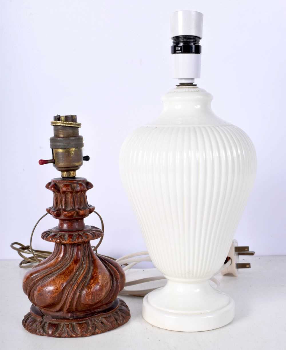 A collection of Porcelain and wooden table lamps including Wedgewood largest 33 cm. (4). - Image 5 of 10