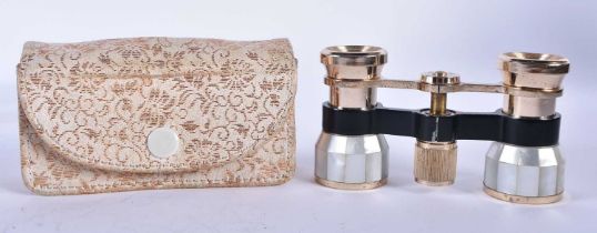 A PAIR OF MOTHER OF PEARL OPERA GLASSES. 9 cm x 7cm extended.