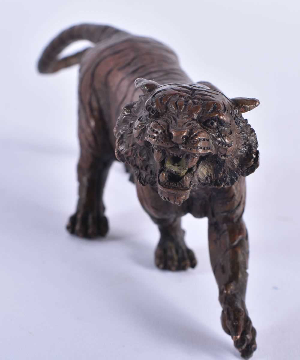 A JAPANESE BRONZE TIGER OKIMONO. 14 cm long. - Image 2 of 5