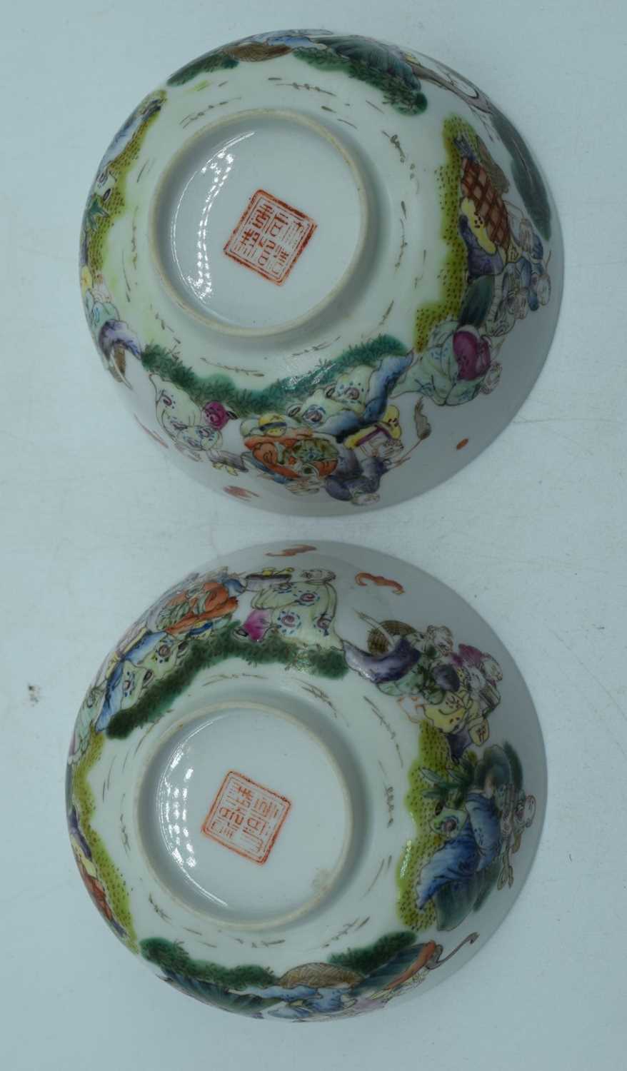 A pair of Chinese porcelain polychrome bowls decorated with figures and bats 6 x 10.5 cm (2). - Image 4 of 6