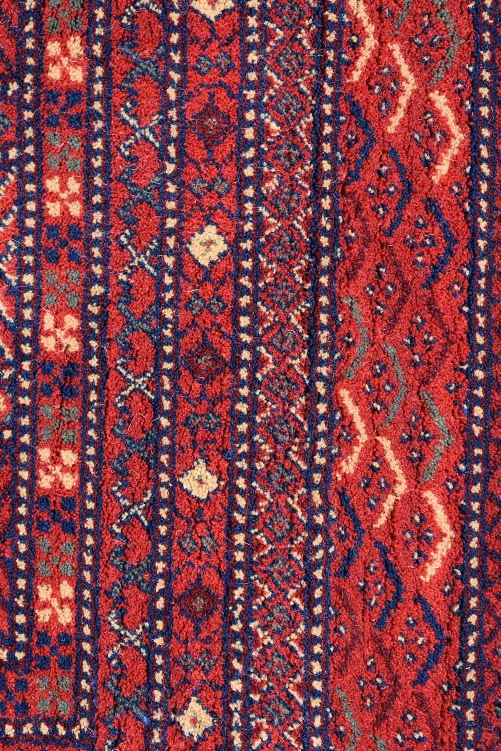 A Turkish Kirman rug 297 x 201 cm - Image 3 of 16