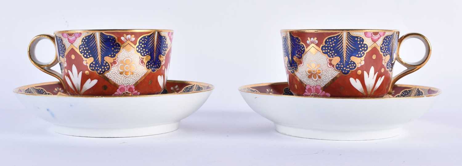 Flight Barr and Barr imari pattern pair of tea cups and saucers. 14 x 8 cm (4)