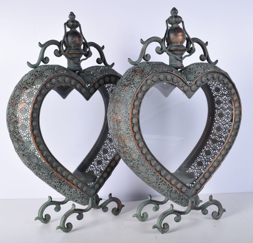 A pair of glass fronted Copper heart shapes lantern 52 cm (2). - Image 6 of 6