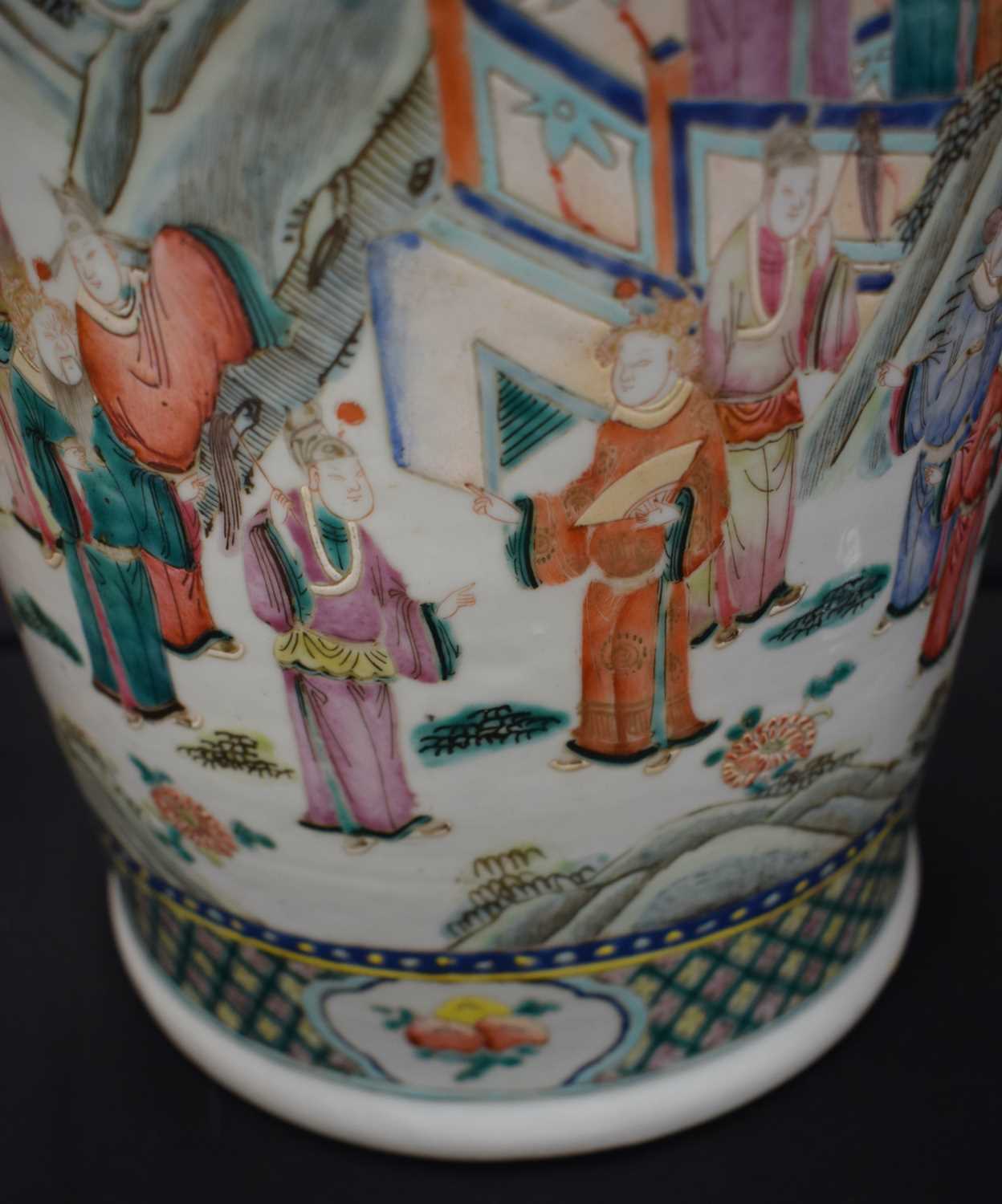 A LARGE 19TH CENTURY CHINESE CANTON FAMILLE ROSE TWIN HANDLED VASE Qing. 57 cm high. - Image 21 of 32