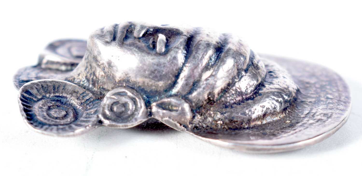 An African Silver Tribal Brooch (possibly Nubian). 5.5 cm x 3.5 cm, weight 39.77g - Image 3 of 3