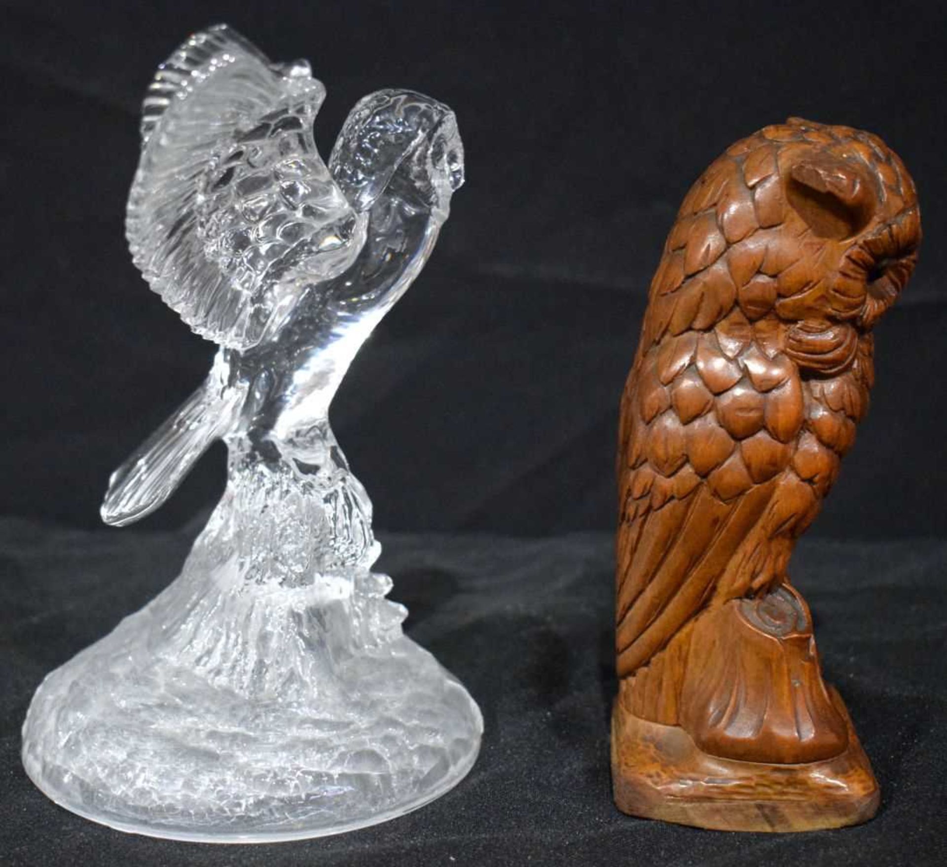 A carved wood owl together with a glass owl largest 19 x 19 cm.(2). - Image 4 of 6