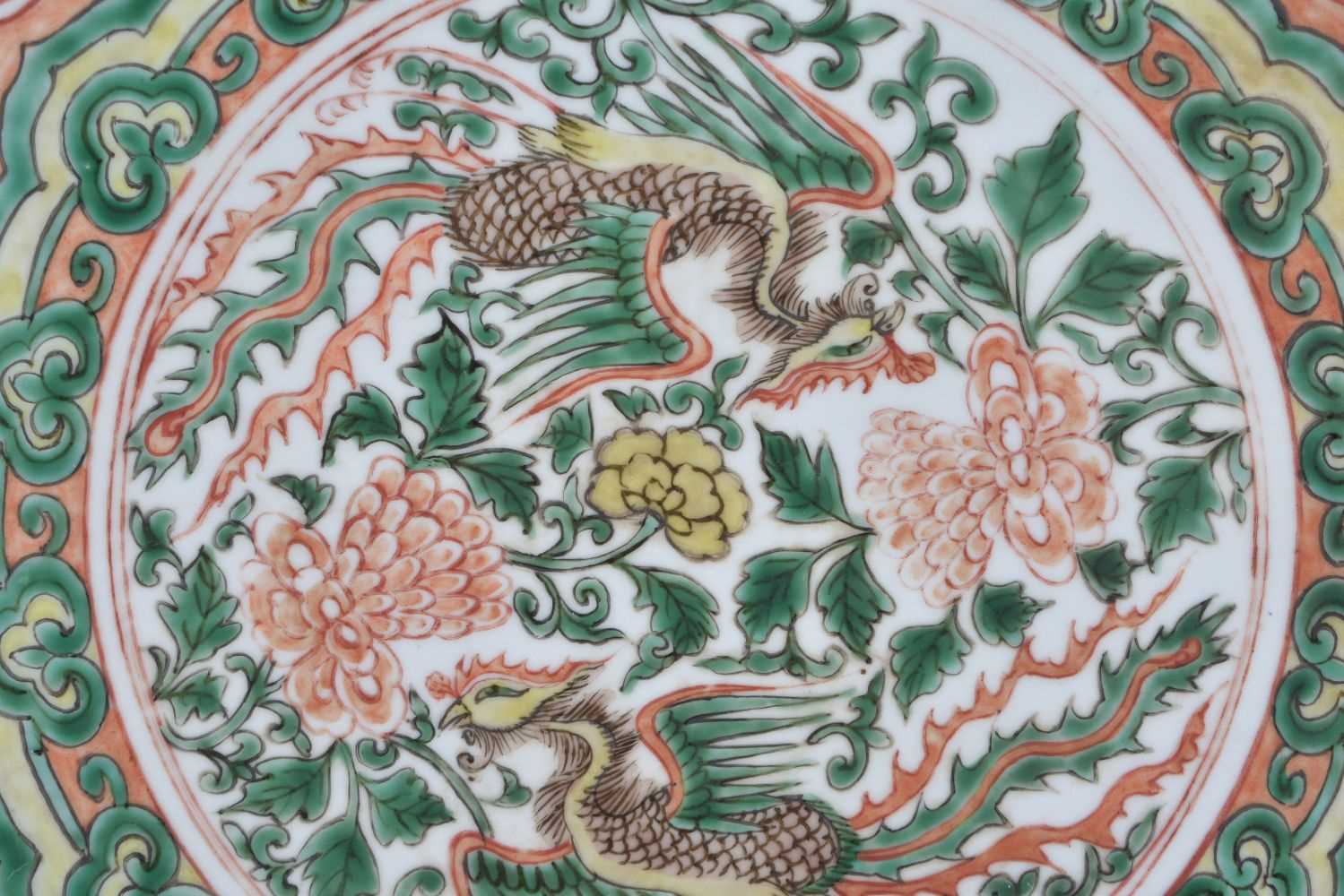 A LARGE 19TH CENTURY CHINESE FAMILLE VERTE PORCELAIN CIRCULAR DISH bearing Kangxi marks to base, - Image 3 of 15