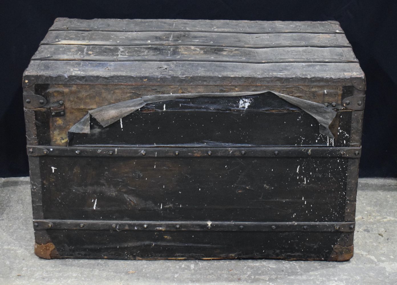 A 19th Century Louis Vuitton metal bound leather covered wooden trunk 57 x 90 x 53 cm - Image 8 of 10