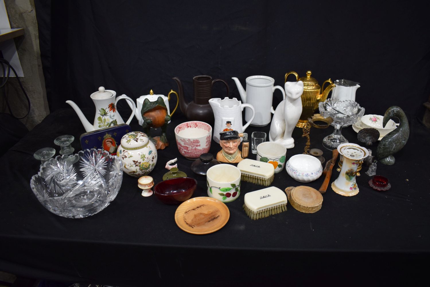 A collection of Glass and Ceramics etc (Qty).