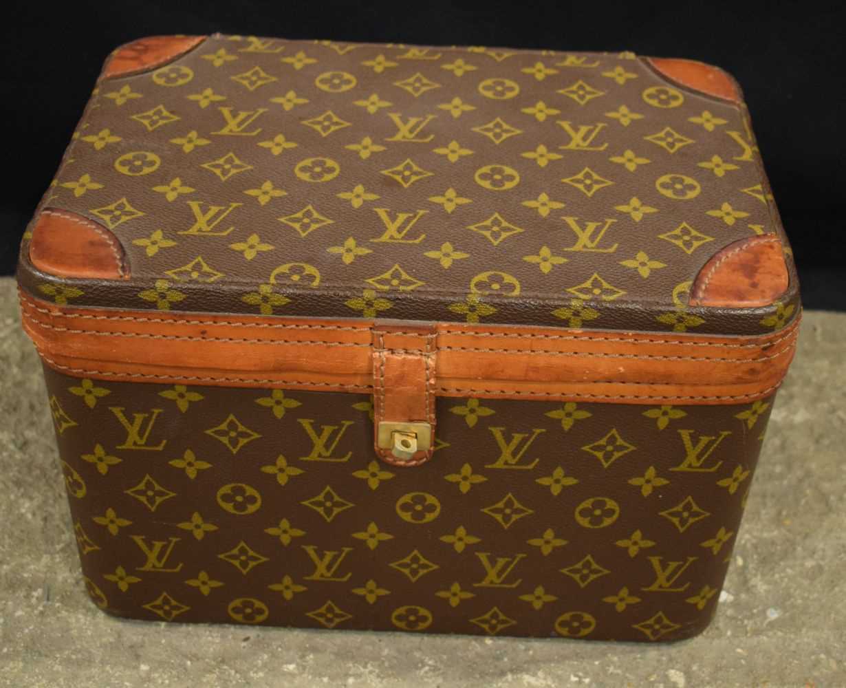 A Louis Vuitton overnight case 22 x 33 x 22 cm. - Image 2 of 14