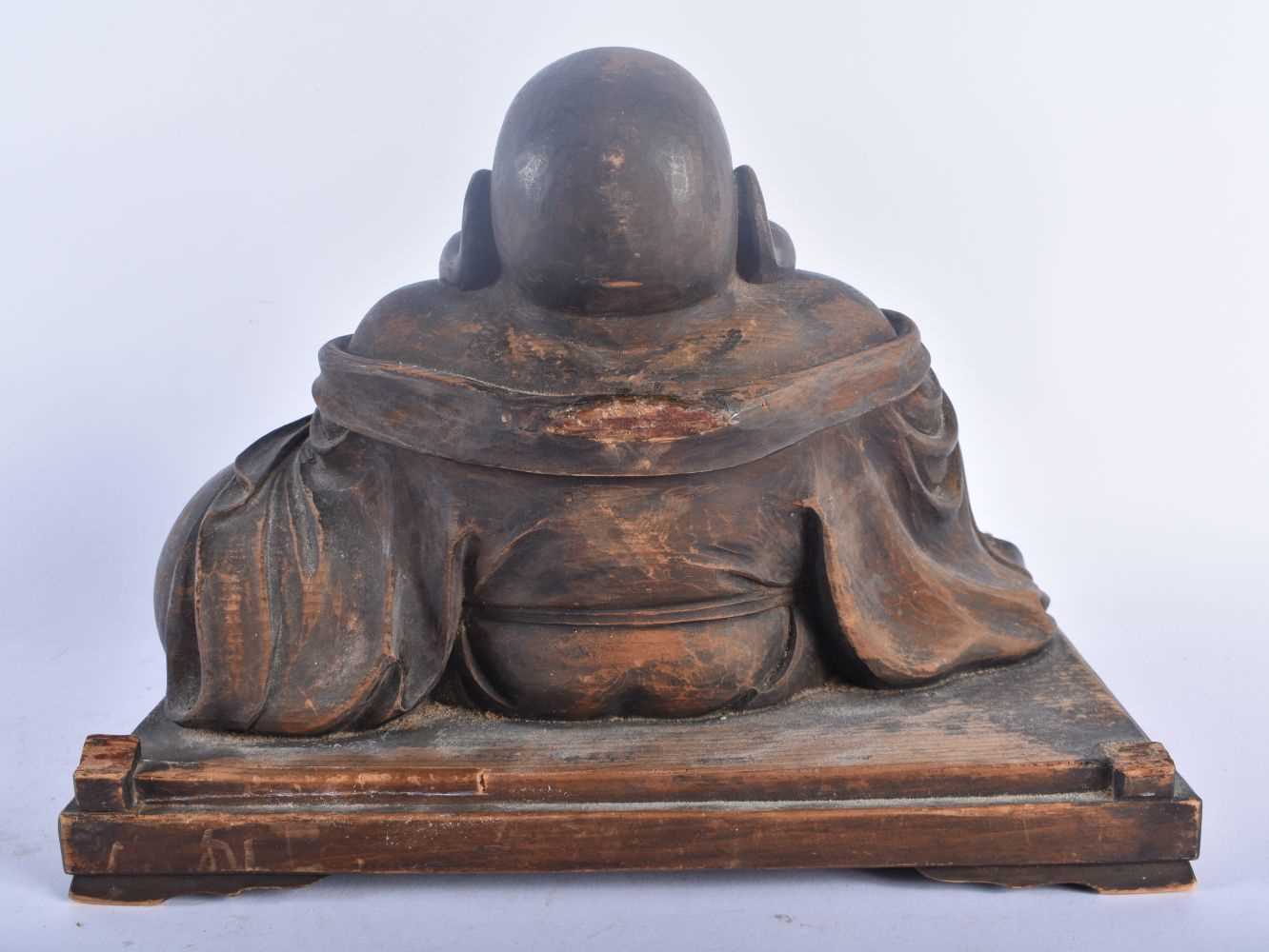 A LARGE 19TH CENTURY CHINESE CARVED WOOD FIGURE OF A SEATED BUDDHA Qing. 21 cm x 24 cm. - Image 4 of 5