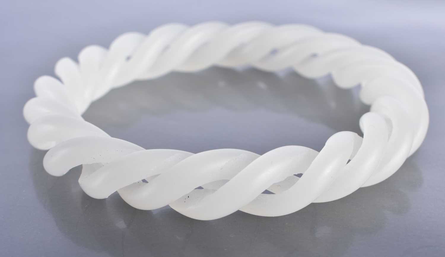 A CHINESE CARVED WHITE JADE TWIST BANGLE 20th Century. 43 grams. 6.5 cm diameter. - Image 2 of 2