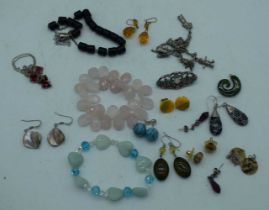 ASSORTED JEWELLERY. 124 grams. (qty)