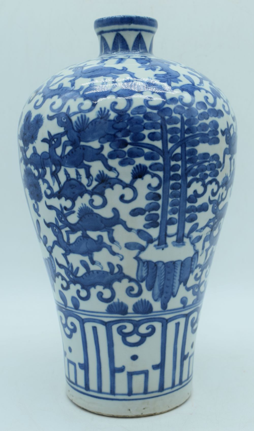 A Chinese porcelain blue and white Meiping vase decorated with animals 35 cm. - Image 5 of 6