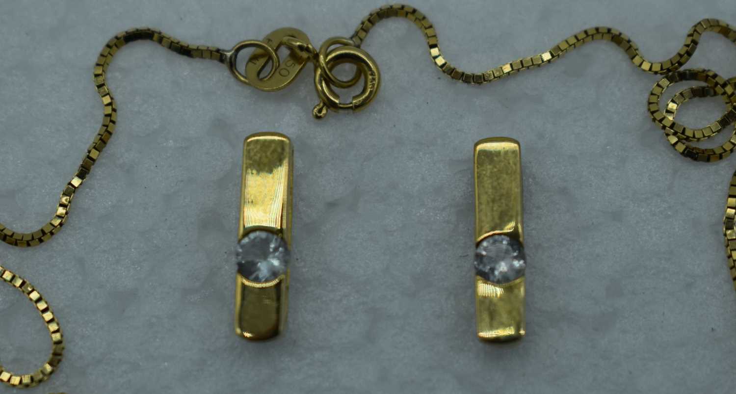 ASSORTED 14CT & 18CT GOLD. 7 grams. Chain 43 cm long, pendant 2 cm x 0.5 cm. - Image 2 of 5