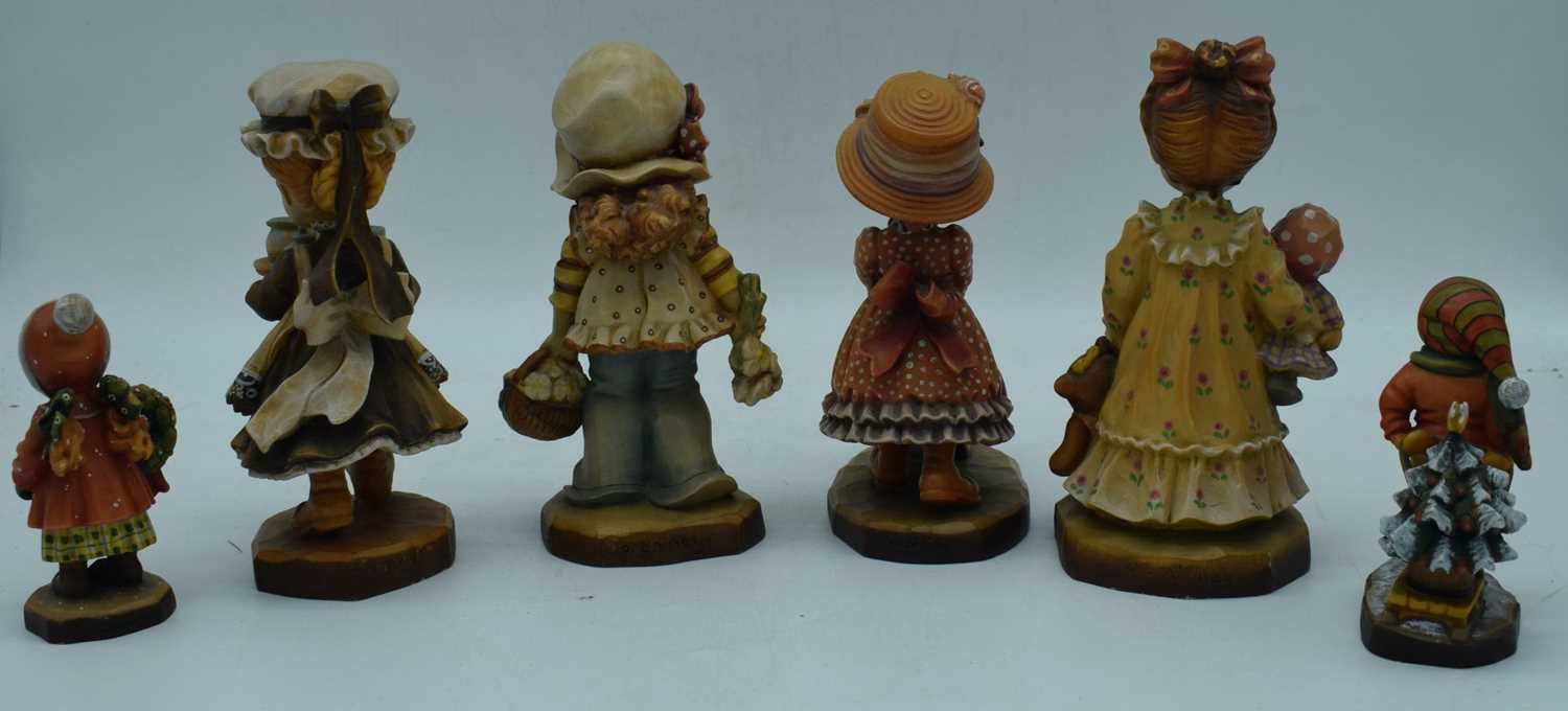 A collection of Italian carved wood ANRI figures largest 17 cm (6). - Image 6 of 12