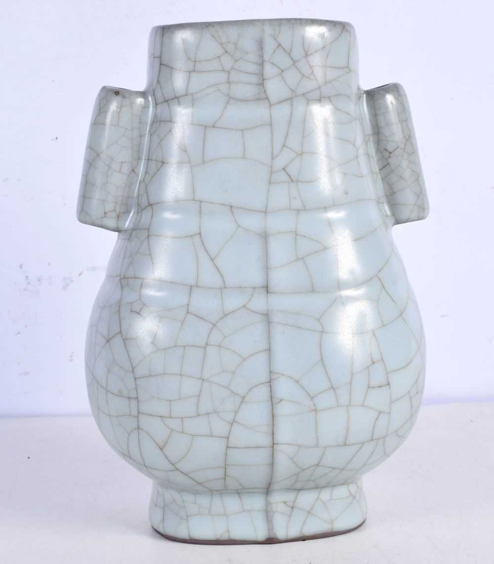 A Chinese Porcelain Song style Crackle glazed vase 21 cm. - Image 4 of 8