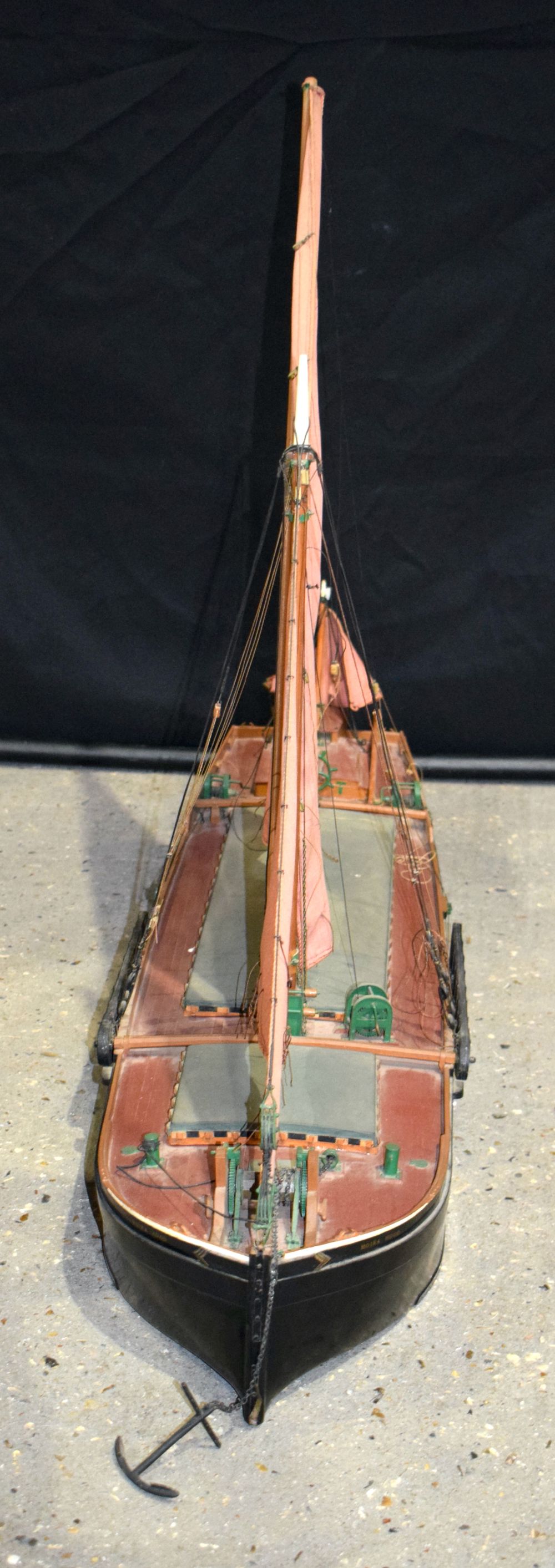 A large wooden model of a Thames sailing barge 130 x 29 cm. - Image 5 of 6