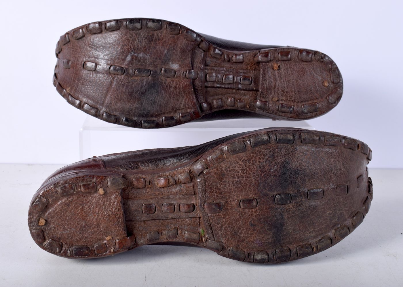 A pair of antique Central Asian leather shoes and a pair leather sandals - Image 10 of 10