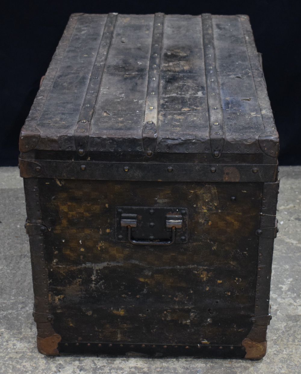 A 19th Century Louis Vuitton metal bound leather covered wooden trunk 57 x 90 x 53 cm - Image 7 of 10