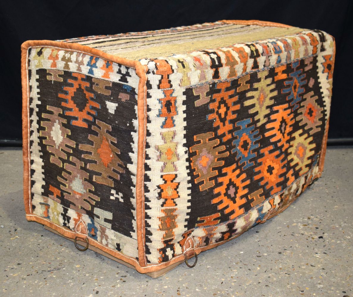 A Shahsavan Kilim rug weave Mafrash bag 46m x 84 x 42 cm.. - Image 8 of 8