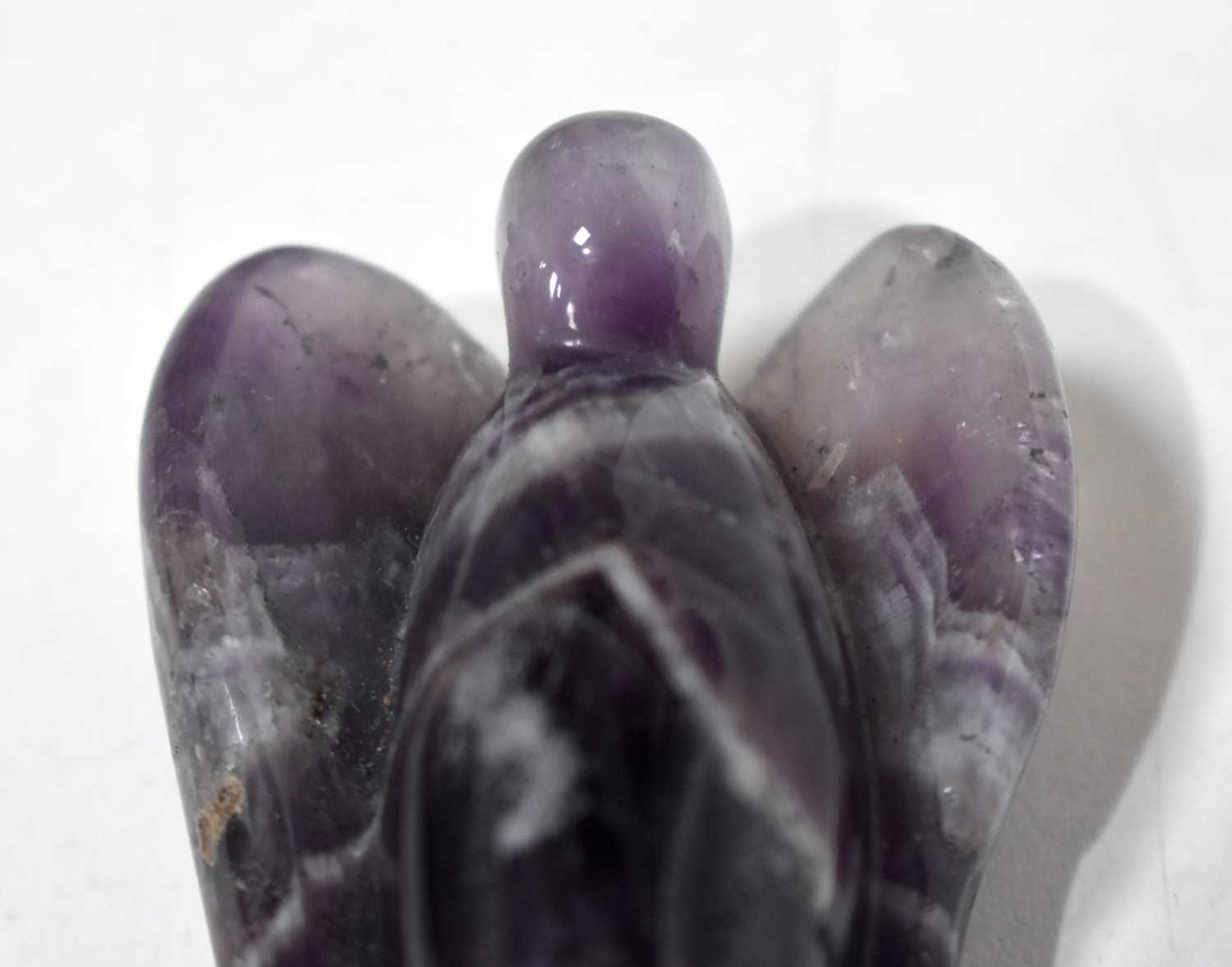 A CARVED AMETHYST STONE ANGEL. 95 grams. 7.5 cm x 4.25cm. - Image 6 of 17