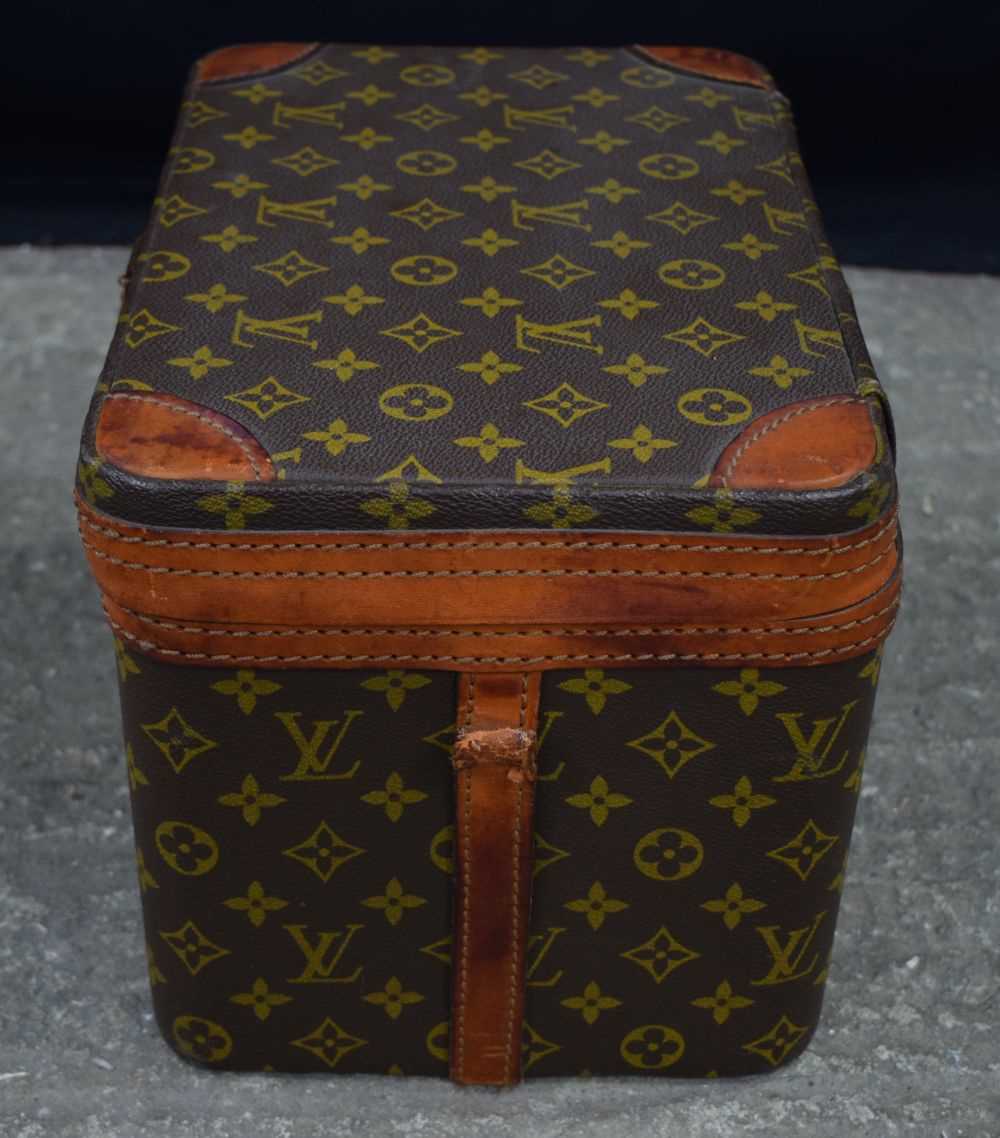 A Louis Vuitton overnight case 22 x 33 x 22 cm. - Image 7 of 14