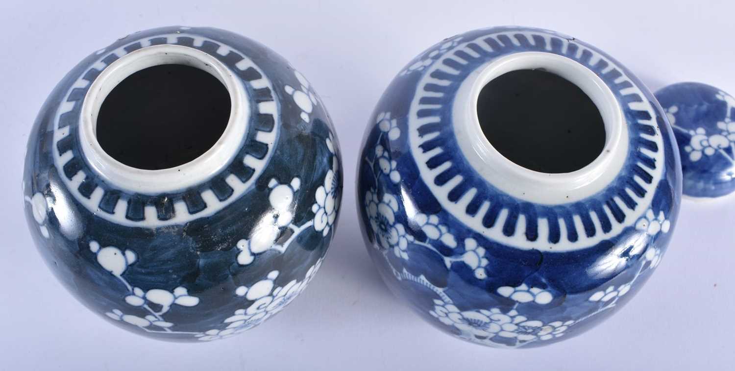 TWO 19TH CENTURY CHINESE BLUE AND WHITE PORCELAIN GINGER JARS Kangxi style. Largest 15 cm x 12 - Image 3 of 4