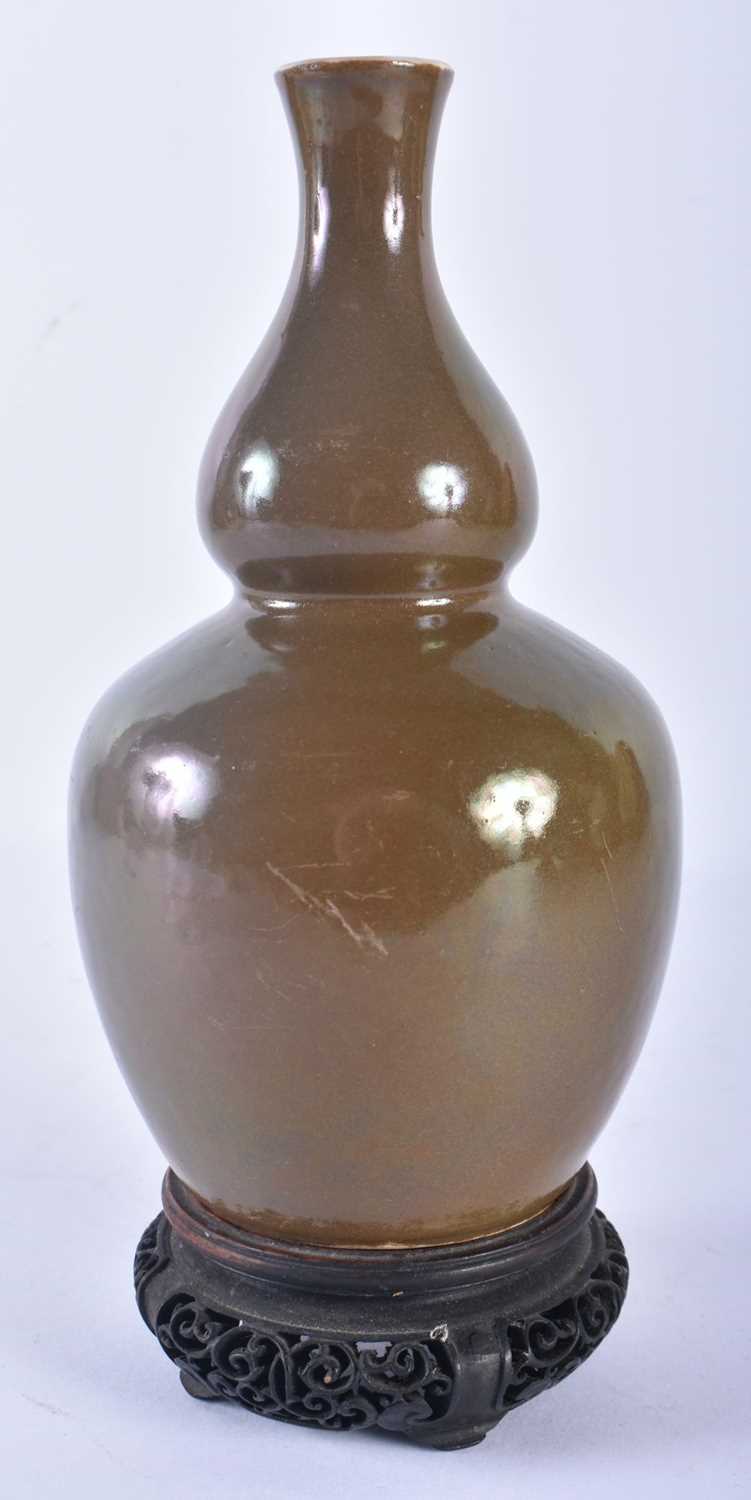 A RARE 18TH CENTURY CHINESE TEA DUST GLAZED PORCELAIN GOURD VASE Qianlong. 17 cm high. - Image 2 of 20