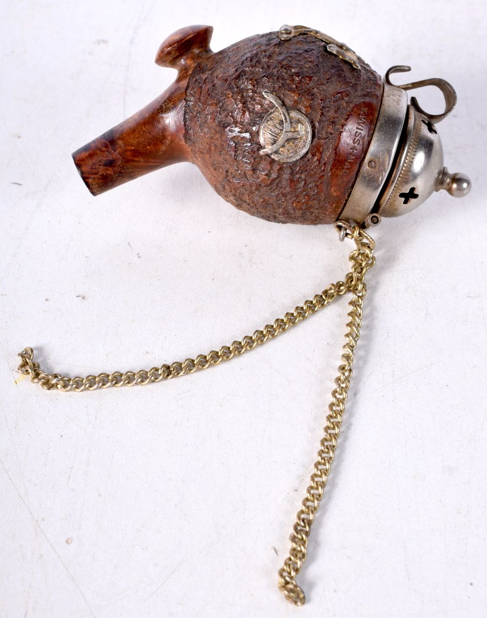 A carved walnut pipe bowl together with another pipe bowl and a Vesta case 8 cm (3) - Image 8 of 10