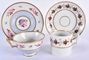 Flight Barr and Barr Worcester teacup and saucer, the saucer with central roses enclosed by a band