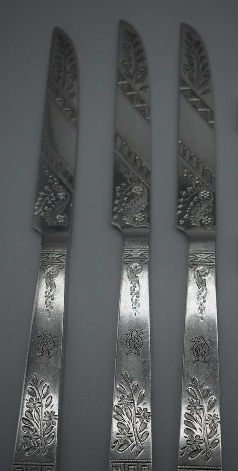A SET OF SIX ENGLISH AESTHETIC MOVEMENT SILVER PLATED KNIVES AND FORKS. 426 grams. 19.5 cm long. ( - Image 4 of 4