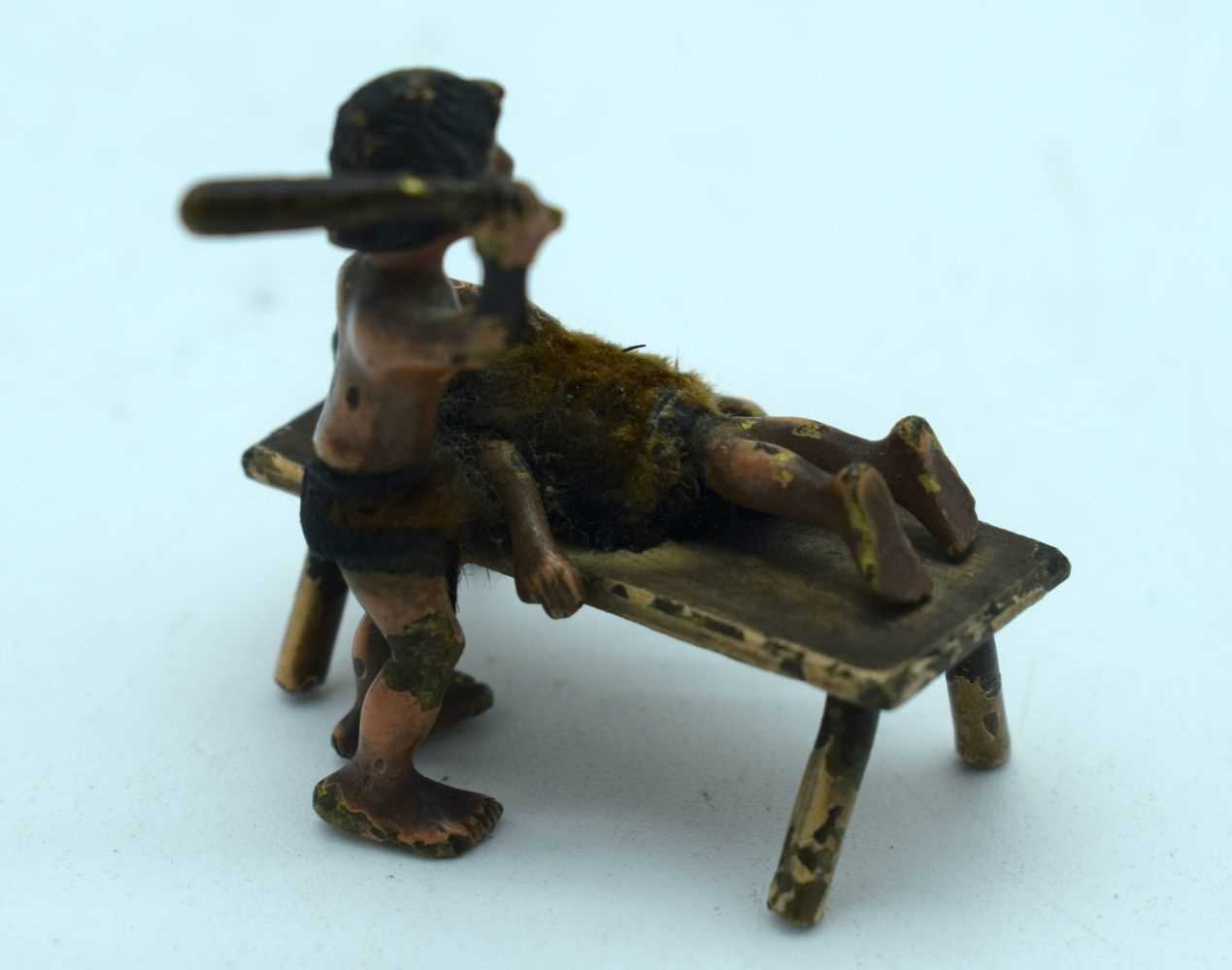 A VERY RARE ANTIQUE COLD PAINTED BRONZE TRIBAL BEATING FIGURE. 22.3 grams. 3.5 cm x 3.5 cm. - Image 2 of 3