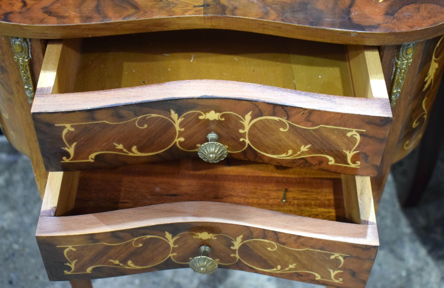 A baroque style inlaid 2 drawer table together with a smaller inlaid table 68 x 78 cm. - Image 5 of 14