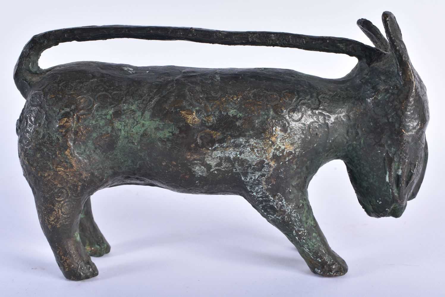 AN ANTIQUE TRIBAL AFRICAN HEAVY BRONZE BENIM BEAST unusually formed with a tail handle. 20 cm x 12 - Image 3 of 5