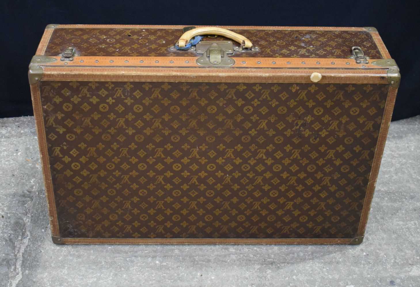 A Louis Vuitton suitcase 23 x 81 x 53 cm. - Image 3 of 14