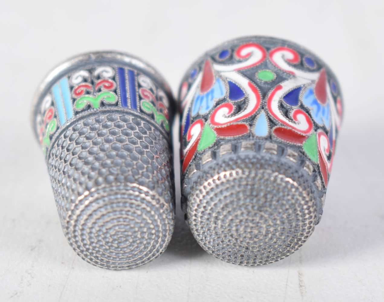Two Continental Silver and Enamel Thimbles. Stamped 84, 2.3 cm x 1.8 cm, total weight 20g (2) - Image 3 of 3