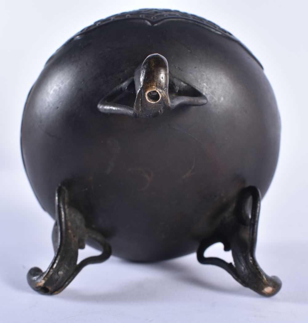 A 19TH CENTURY CHINESE BRONZE BULBOUS CENSER Qing. 11cm x 9 cm. - Image 4 of 4