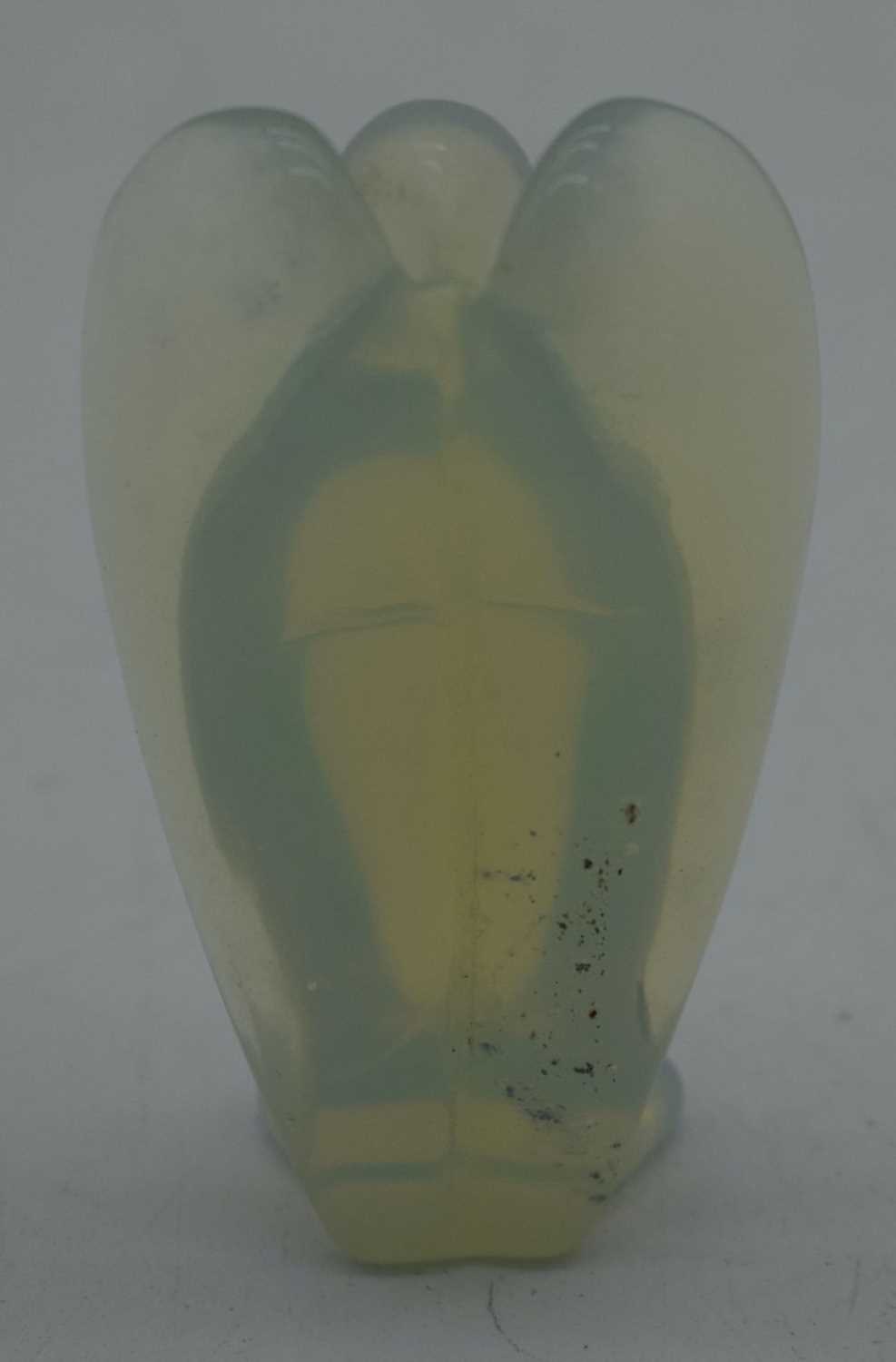 A CARVED OPAL GLASS ANGEL. 100 grams. 7.5 cm x 4.5 cm. - Image 3 of 4