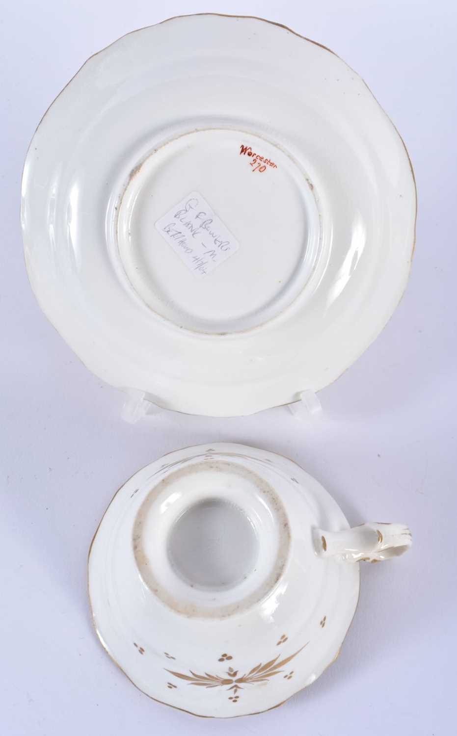 AN EARLY 19TH CENTURY CHAMBERLAINS WORCESTER CUP AND SAUCER together with a similar Chamberlains - Image 12 of 12
