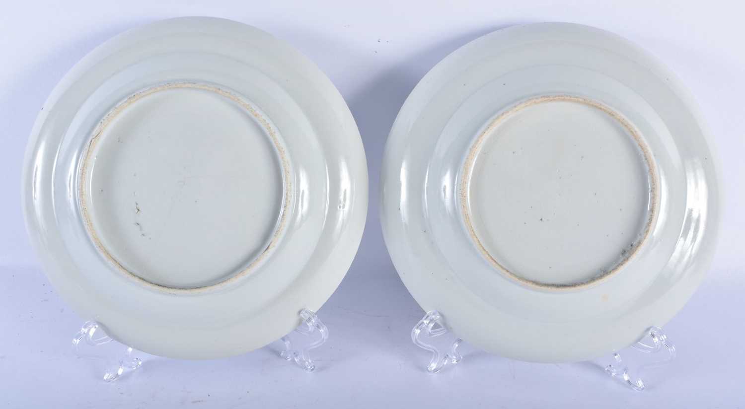 A PAIR OF LATE 18TH/19TH CENTURY CHINESE BLUE AND WHITE PORCELAIN DISHES Late Qianlong/Jiaqing. 19 - Image 4 of 4