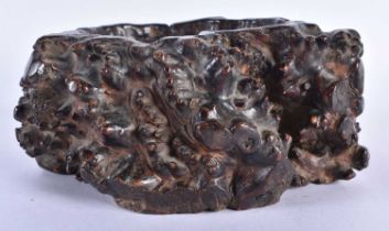A 17TH/18TH CENTURY CHINESE CARVED ROOT BURR WOOD BRUSH POT WASHER King/Qing. 18cm x 14 cm.