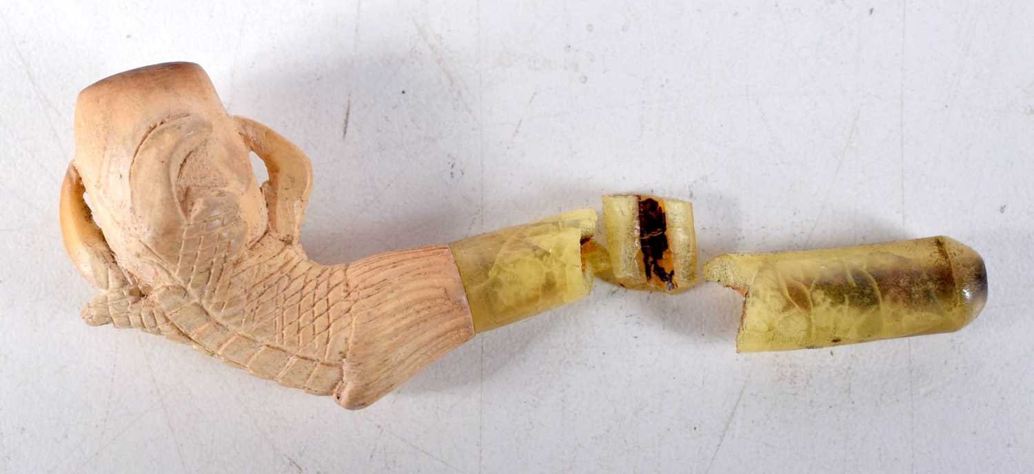 An Antique Cased Meerschaum Pipe, Bowl carved as a Claw with damaged Stem. Case 8.5 cm x 3.6 cm - Image 2 of 2