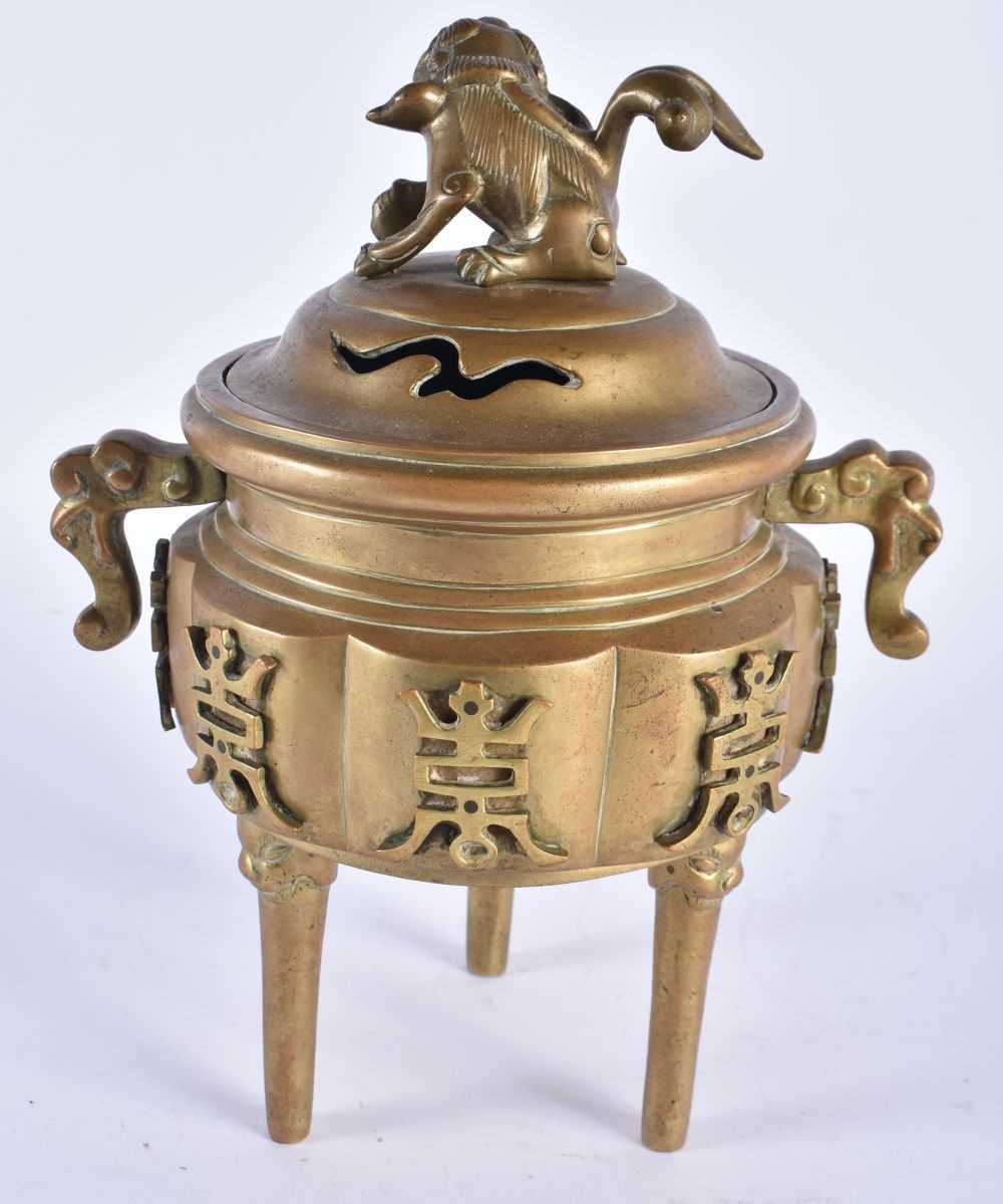 A 19TH CENTURY CHINESE TWIN HANDLED BRONZE CENSER AND COVER Qing. 23 cm x 14 cm. - Image 3 of 5