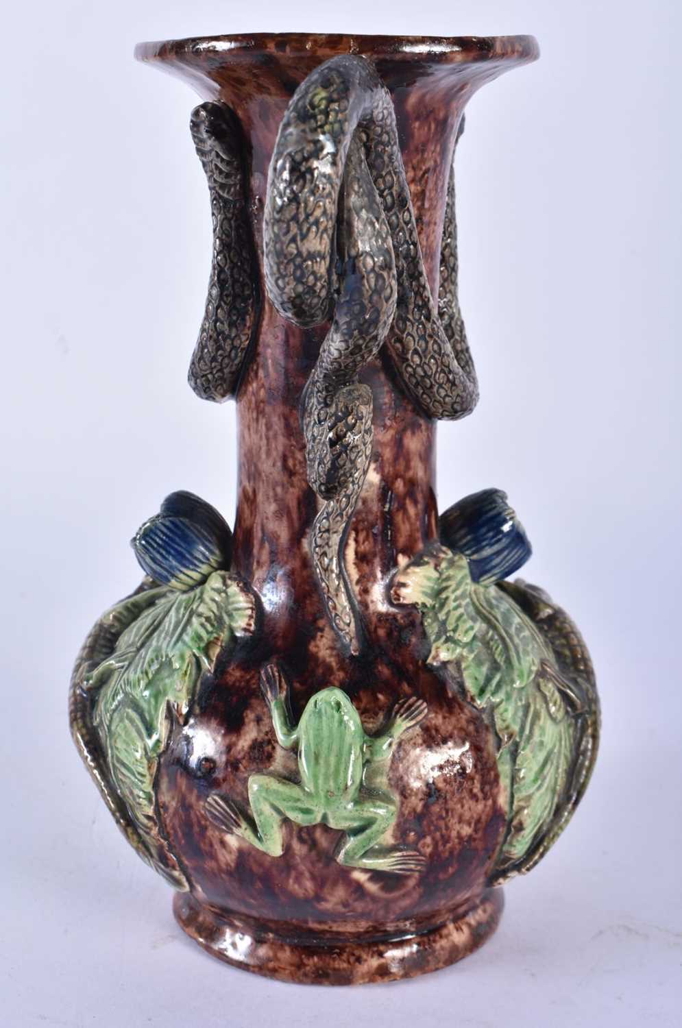 A19TH CENTURY PORTUGUESE MAJOLICA MAFRA TWIN HANDLED VASE overlaid with serpents. 18cm x 11cm. - Image 2 of 6