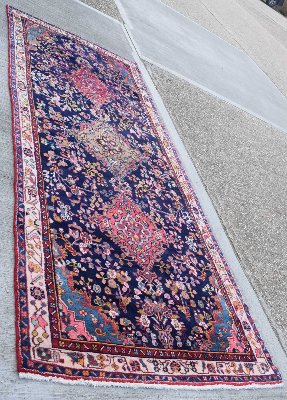 A Persian runner 326 x 129 cm - Image 2 of 10