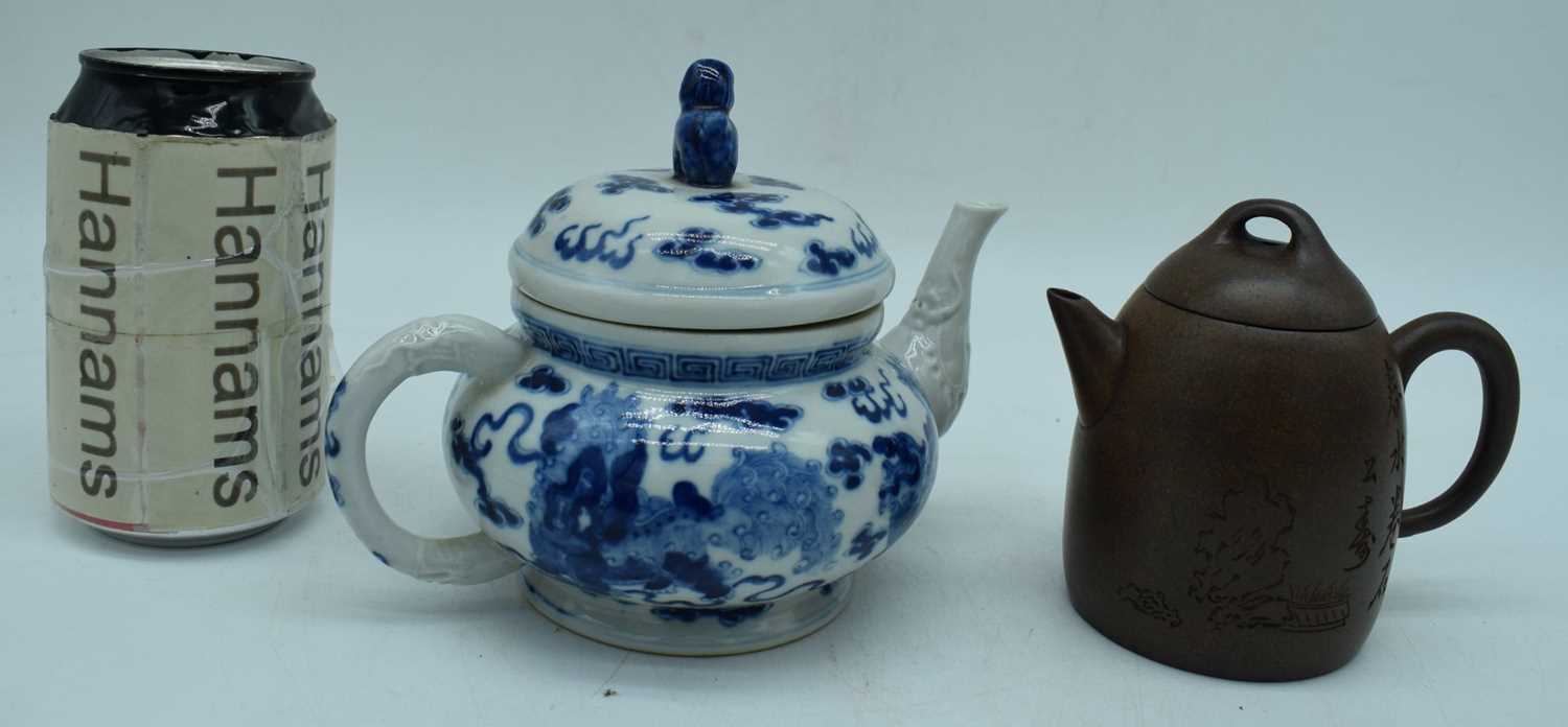 A Chinese porcelain blue and white Tea pot together with a Yixing Teapot 11cm (2). - Image 2 of 22